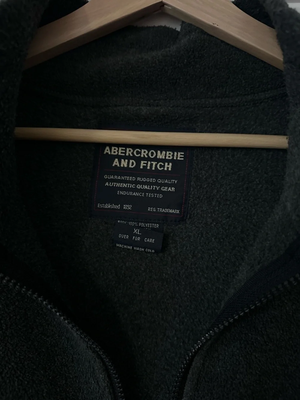 Vintage YTK Abercrombie & Fitch Men's Two-Tone Gray & Black Fleece Jacket